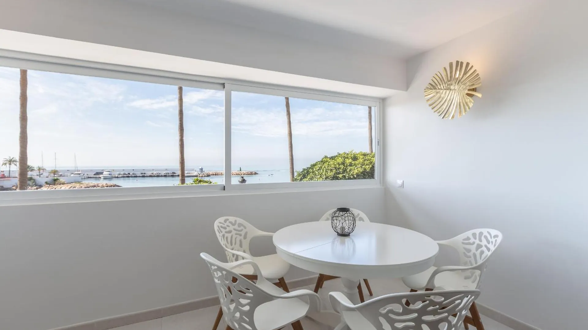 Marbella Centre On The Promenade Beach Front Line إسبانيا